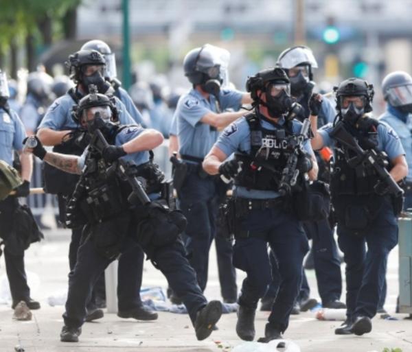 Беспорядки охватили американский Миннеаполис: власти просят помощи у Нацгвардии