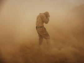 Песчаная буря вызвала перебои в работе аэропортов ОАЭ