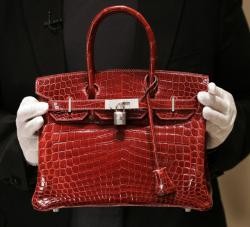 Аукционный дом Christie`s продал самую дорогую в мире сумку